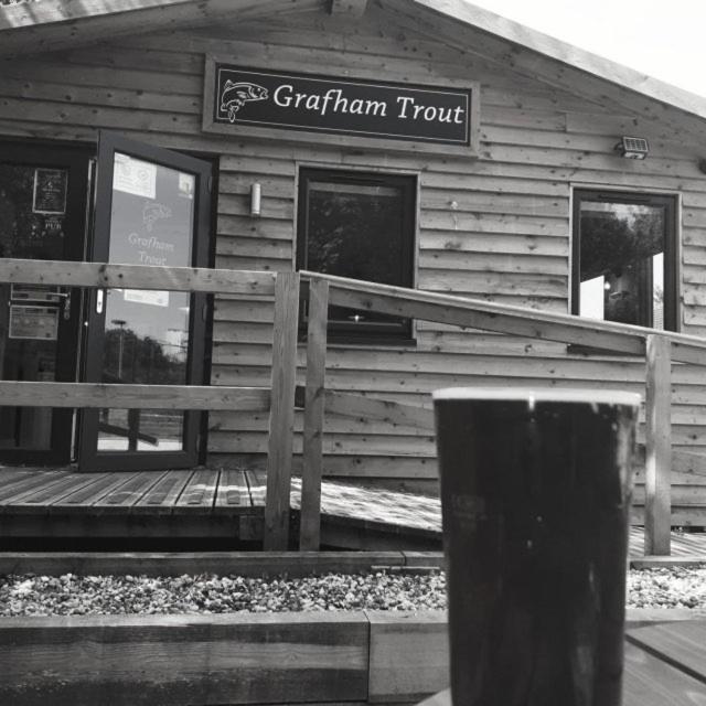 格拉弗姆水上山林小屋 Grafham 外观 照片